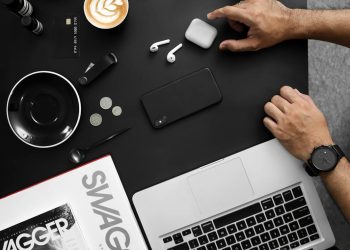 Essential Tech Accessories for the Modern Man