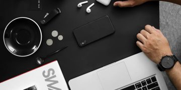 Essential Tech Accessories for the Modern Man