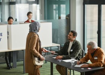 Thriving in the Workplace: Navigating Office Politics with Integrity