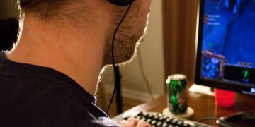The Rise of E-Sports: A Deep Dive into Competitive Gaming
